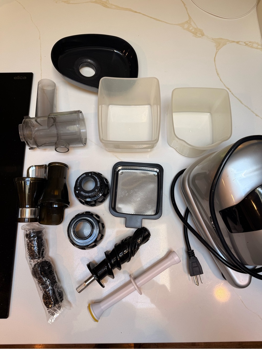 Omega 8004 masticating juicer